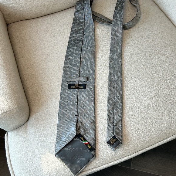 Butgatchi 100% Silk Grey Abstract Pattern Men’s Tie - Picture 9 of 11